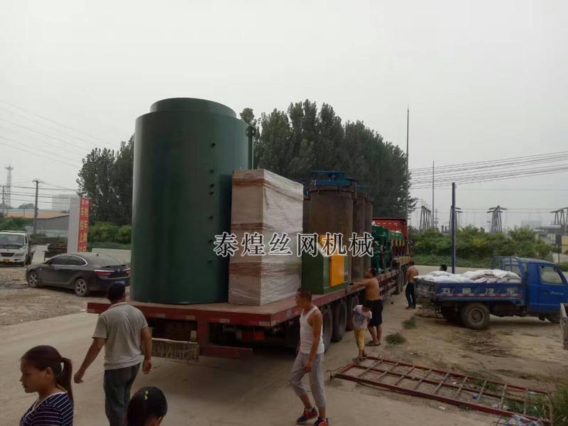 復合直進式拔絲機裝車發貨中